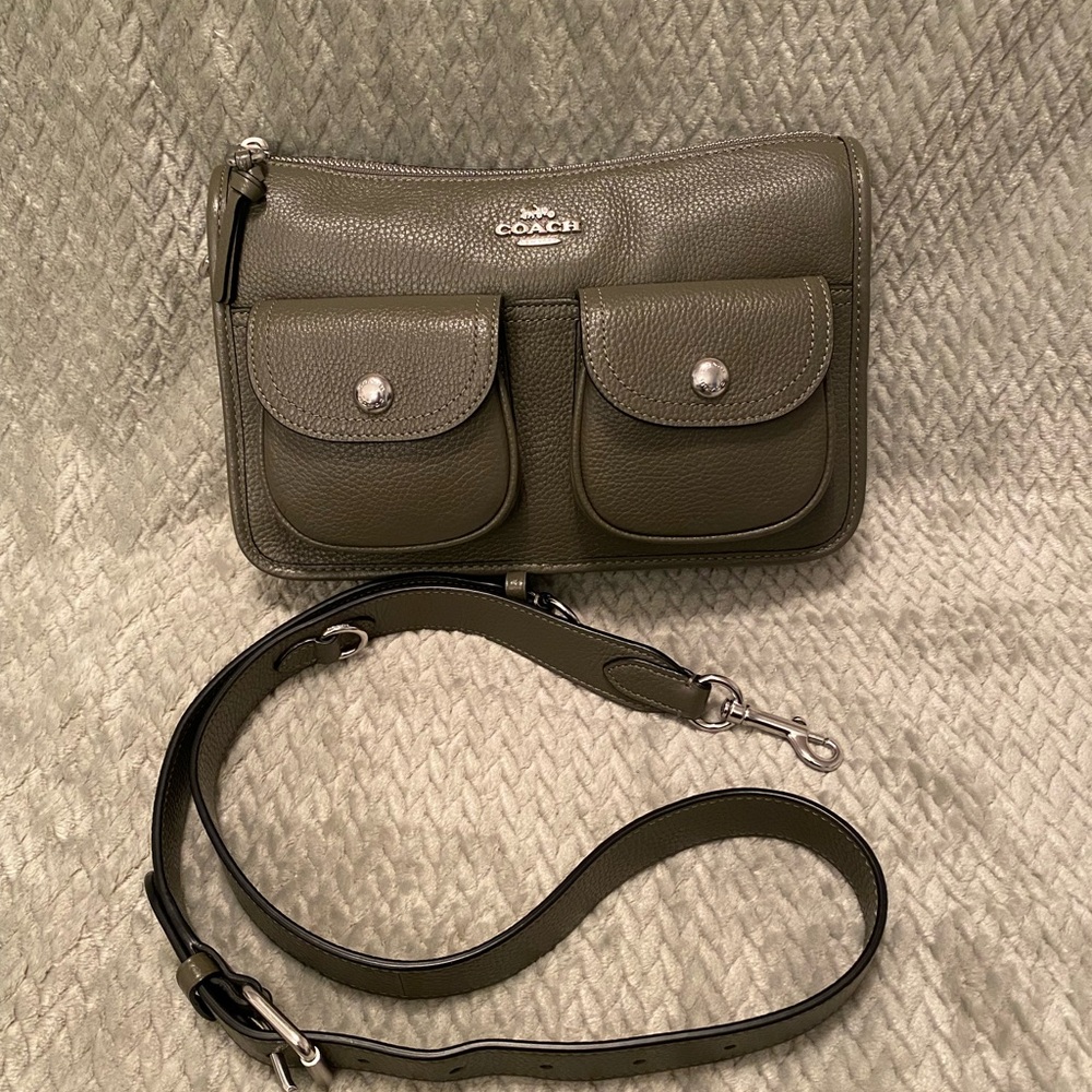 New without tags 
Coach PENNIE CROSSBODY W/ COIN CASE Leather Messenger